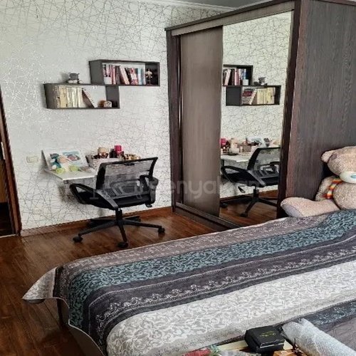 4 Սենյականոց Բնակարան Քարե Շենքում, 96քմ, 2/5 հարկ, Կապիտալ Վերանորոգված