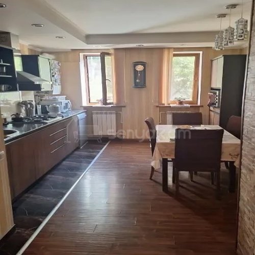 4 Սենյականոց Բնակարան Քարե Շենքում, 96քմ, 2/5 հարկ, Կապիտալ Վերանորոգված