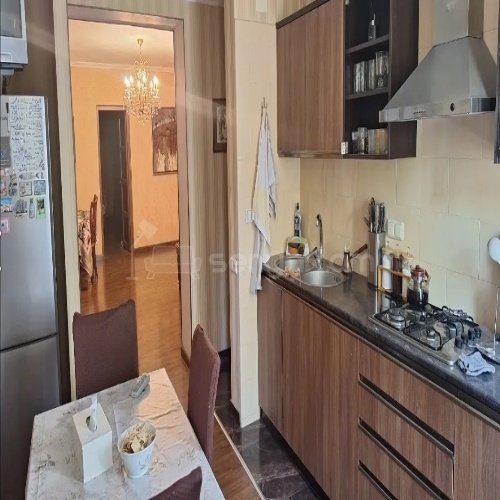 4 Սենյականոց Բնակարան Քարե Շենքում, 96քմ, 2/5 հարկ, Կապիտալ Վերանորոգված