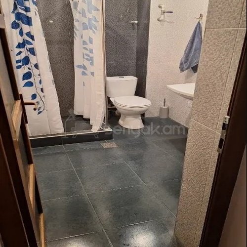 4 Սենյականոց Բնակարան Քարե Շենքում, 96քմ, 2/5 հարկ, Կապիտալ Վերանորոգված