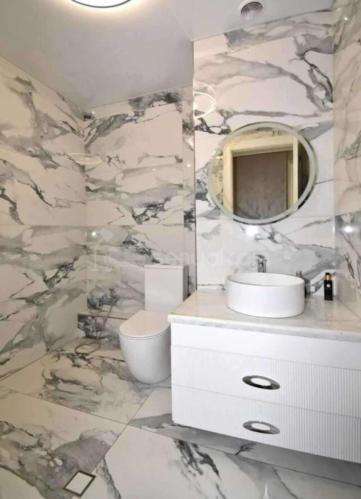 4 Սենյականոց Բնակարան Նորակառույց Քարե Շենքում, 245քմ, 5/6 հարկ, Դիզայներական Վերանորոգված