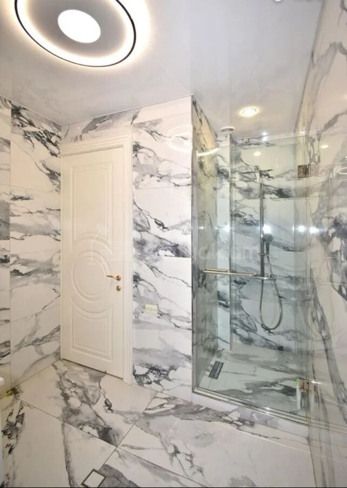 4 Սենյականոց Բնակարան Նորակառույց Քարե Շենքում, 245քմ, 5/6 հարկ, Դիզայներական Վերանորոգված