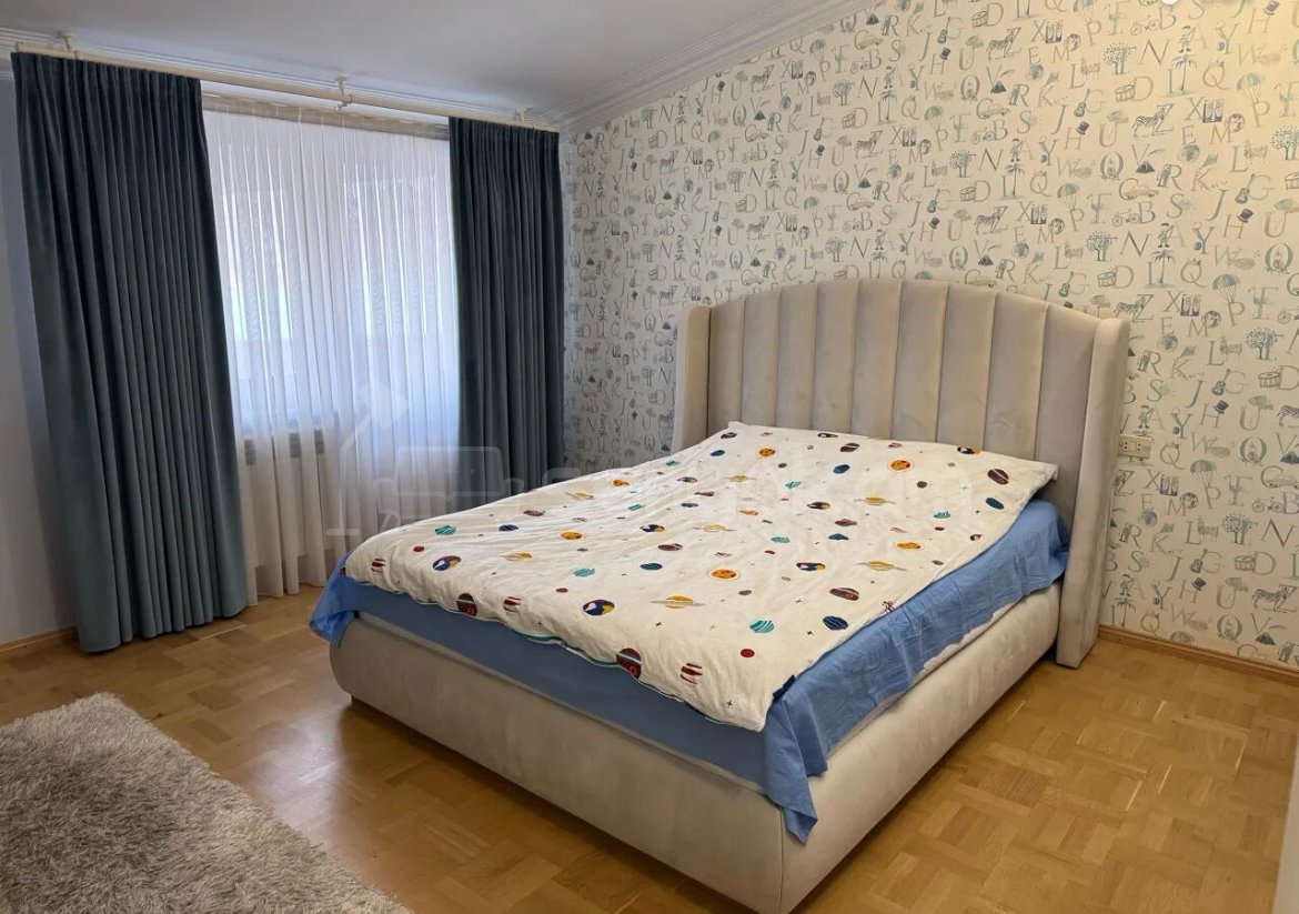 4 Սենյականոց Բնակարան Նորակառույց Քարե Շենքում, 245քմ, 5/6 հարկ, Դիզայներական Վերանորոգված