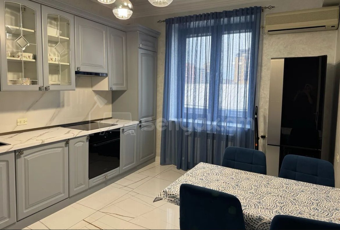 4 Սենյականոց Բնակարան Նորակառույց Քարե Շենքում, 245քմ, 5/6 հարկ, Դիզայներական Վերանորոգված