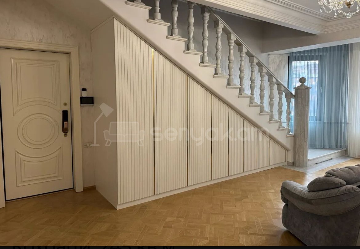 4 Սենյականոց Բնակարան Նորակառույց Քարե Շենքում, 245քմ, 5/6 հարկ, Դիզայներական Վերանորոգված