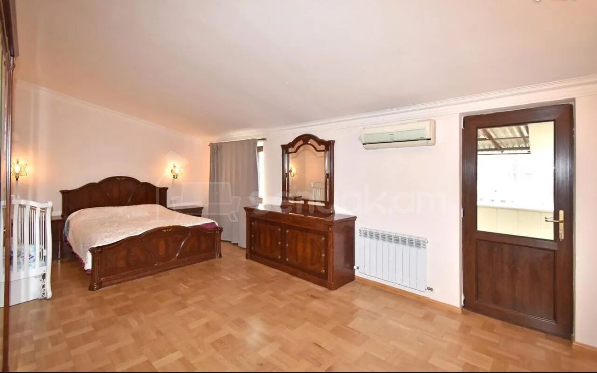 4 Սենյականոց Բնակարան Նորակառույց Քարե Շենքում, 245քմ, 5/6 հարկ, Դիզայներական Վերանորոգված