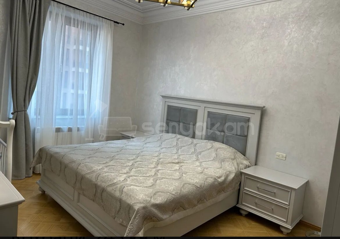 4 Սենյականոց Բնակարան Նորակառույց Քարե Շենքում, 245քմ, 5/6 հարկ, Դիզայներական Վերանորոգված