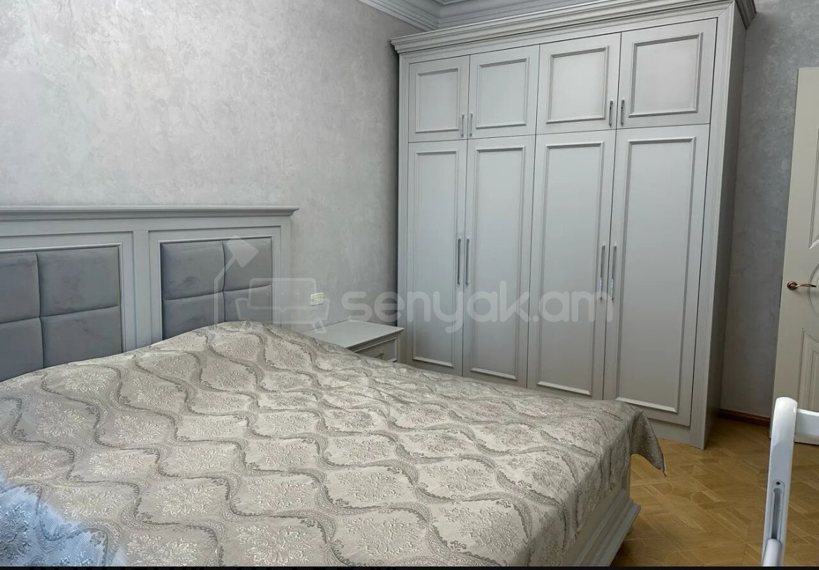 4 Սենյականոց Բնակարան Նորակառույց Քարե Շենքում, 245քմ, 5/6 հարկ, Դիզայներական Վերանորոգված