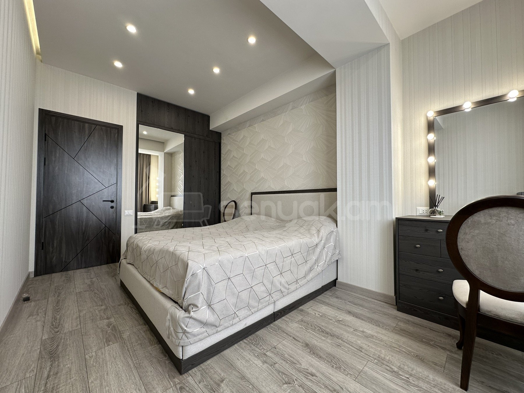 4 Սենյականոց Բնակարան Նորակառույցում, 96քմ, 13/14 հարկ, Կապիտալ Վերանորոգված