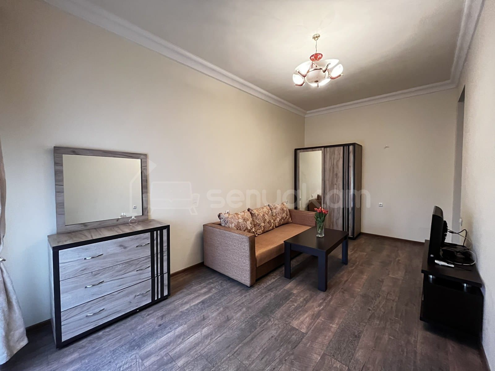 1 Սենյականոց Բնակարան Քարե Շենքում, 45քմ, 4/5 հարկ, Կապիտալ Վերանորոգված, Կահավորված, Արևկող