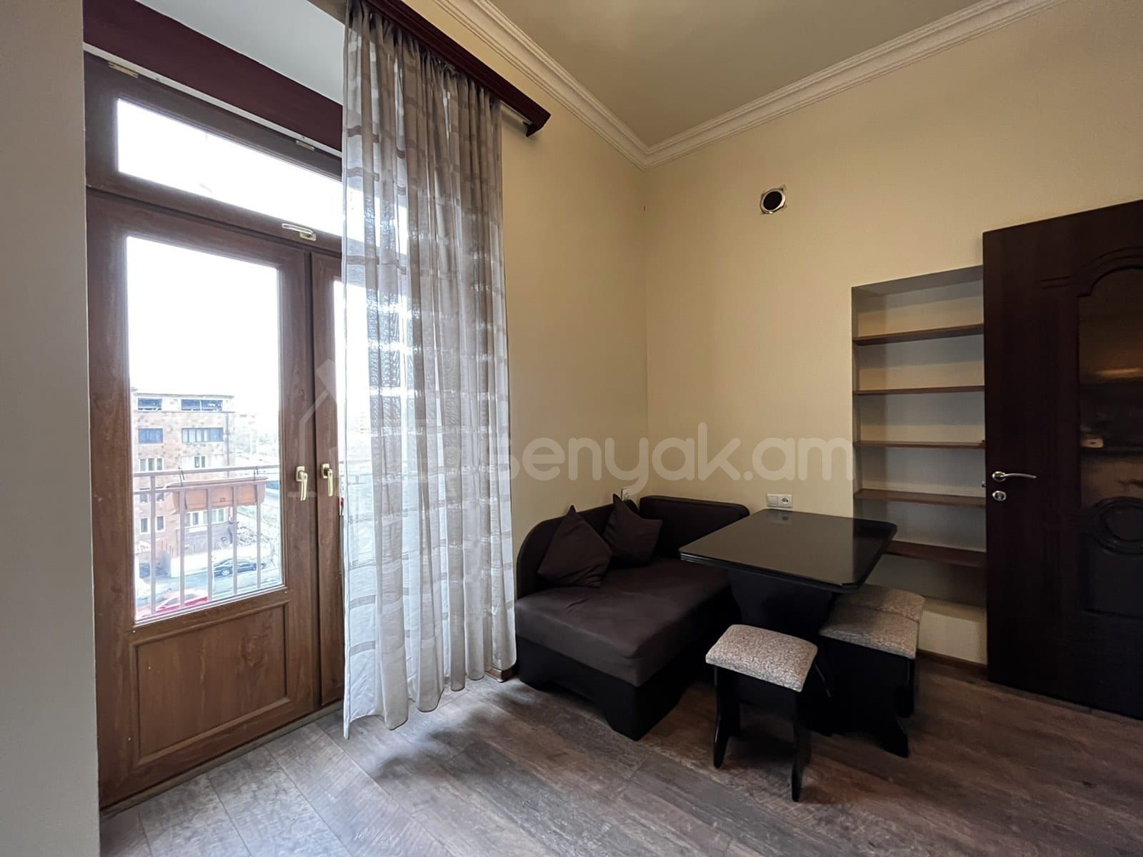 1 Սենյականոց Բնակարան Քարե Շենքում, 45քմ, 4/5 հարկ, Կապիտալ Վերանորոգված, Կահավորված, Արևկող