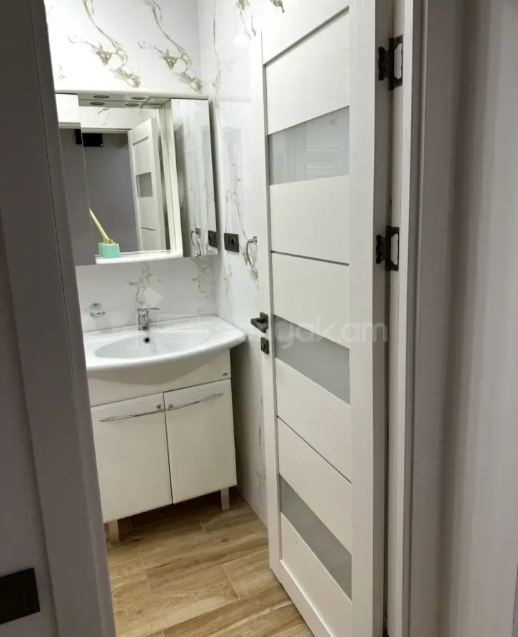 3 Սենյականոց Բնակարան Քարե Շենքում, 58քմ, 4/5 հարկ, Դիզայներական Վերանորոգված, Կահավորված