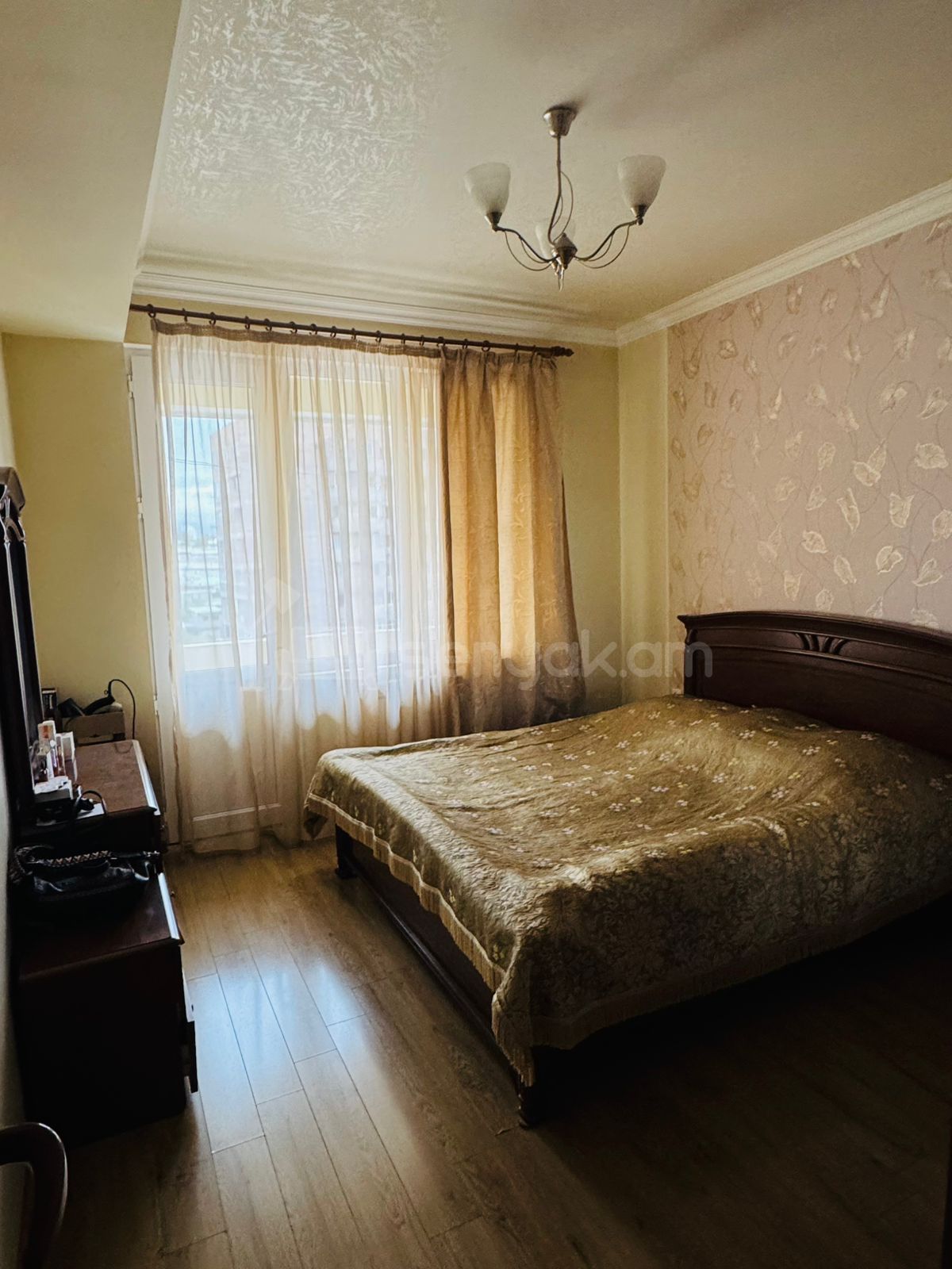 3 Սենյականոց Բնակարան, 90քմ, 5/15 հարկ, Նորմալ Վիճակում, Կահավորված