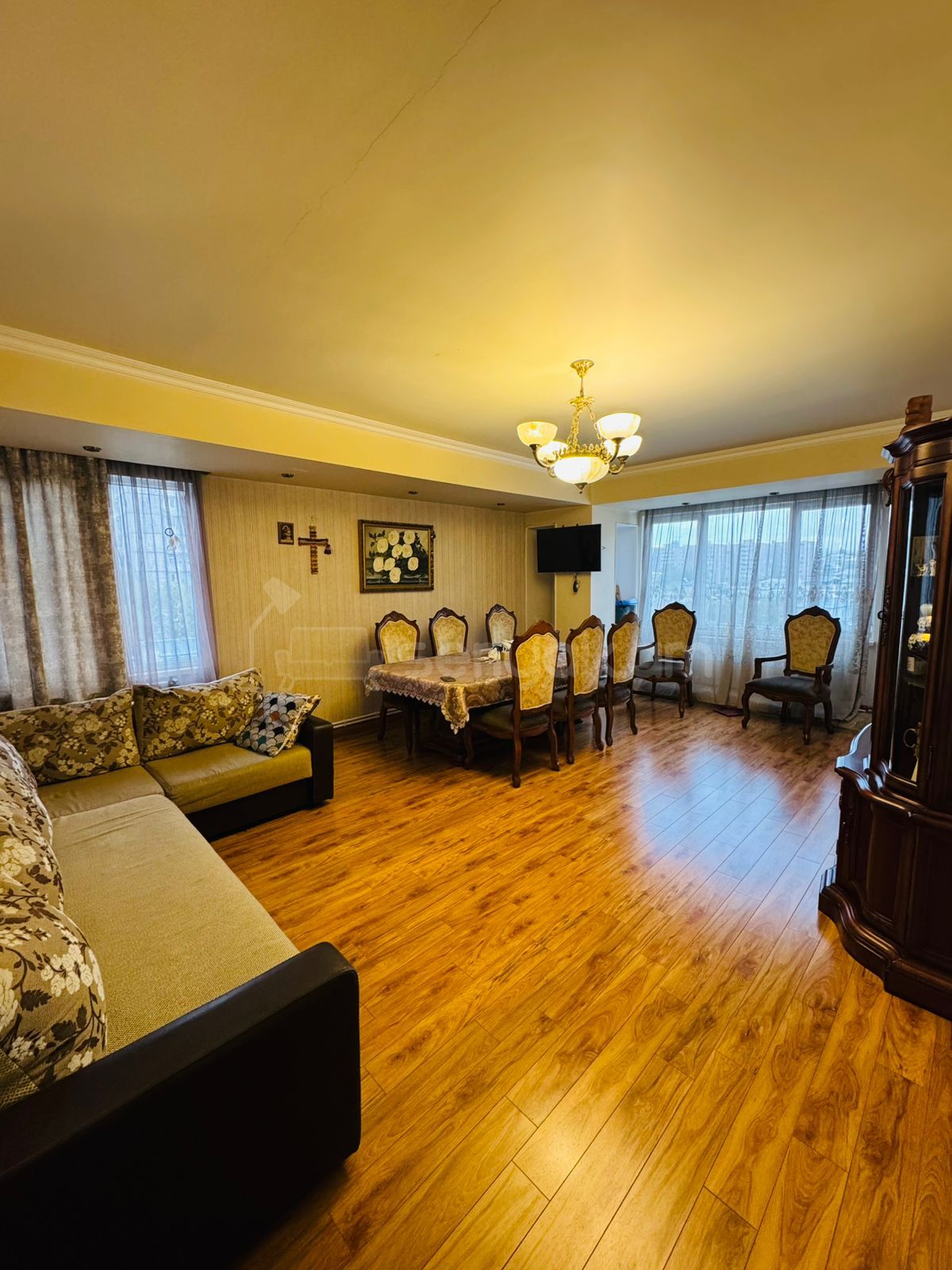 3 Սենյականոց Բնակարան, 90քմ, 5/15 հարկ, Նորմալ Վիճակում, Կահավորված