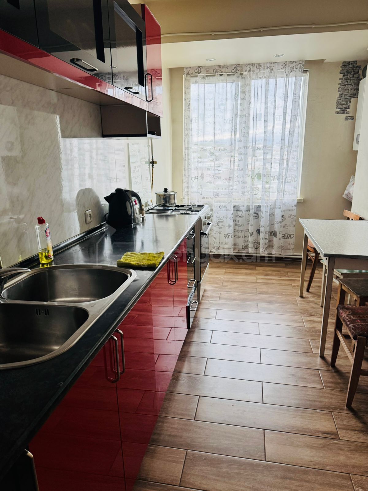 3 Սենյականոց Բնակարան, 90քմ, 5/15 հարկ, Նորմալ Վիճակում, Կահավորված