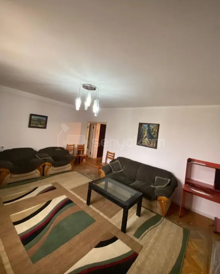 3 Սենյականոց Բնակարան, 80քմ, 5/9 հարկ, Նորմալ Վիճակում, Կահավորված