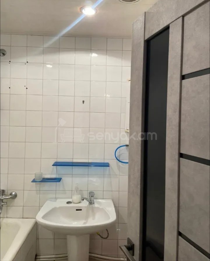 3 Սենյականոց Բնակարան, 80քմ, 5/9 հարկ, Նորմալ Վիճակում, Կահավորված