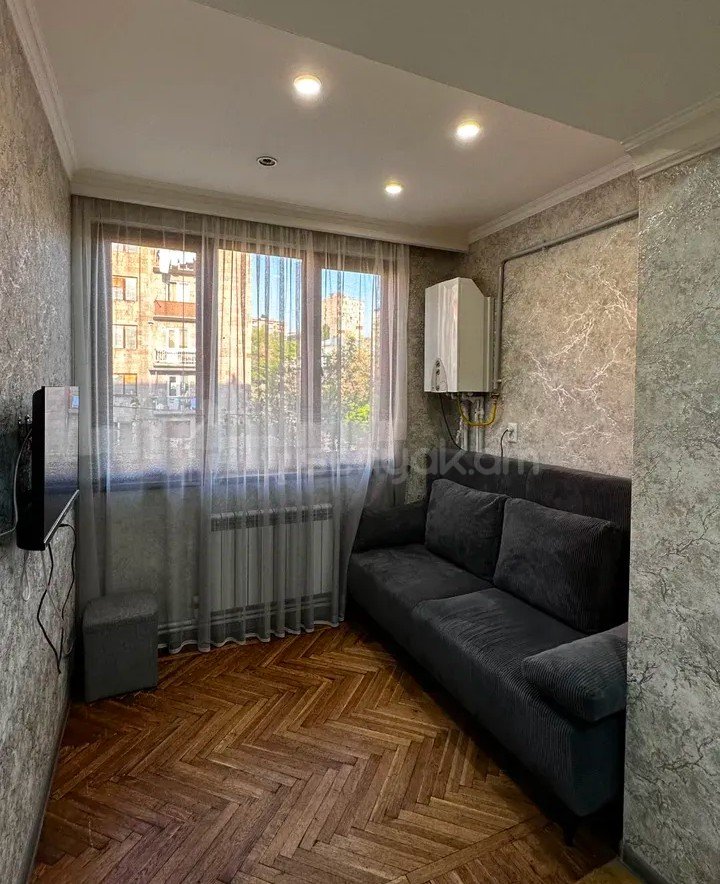 1 Սենյականոց Բնակարան Քարե Շենքում, 49քմ, 4/5 հարկ, Նորմալ Վիճակում