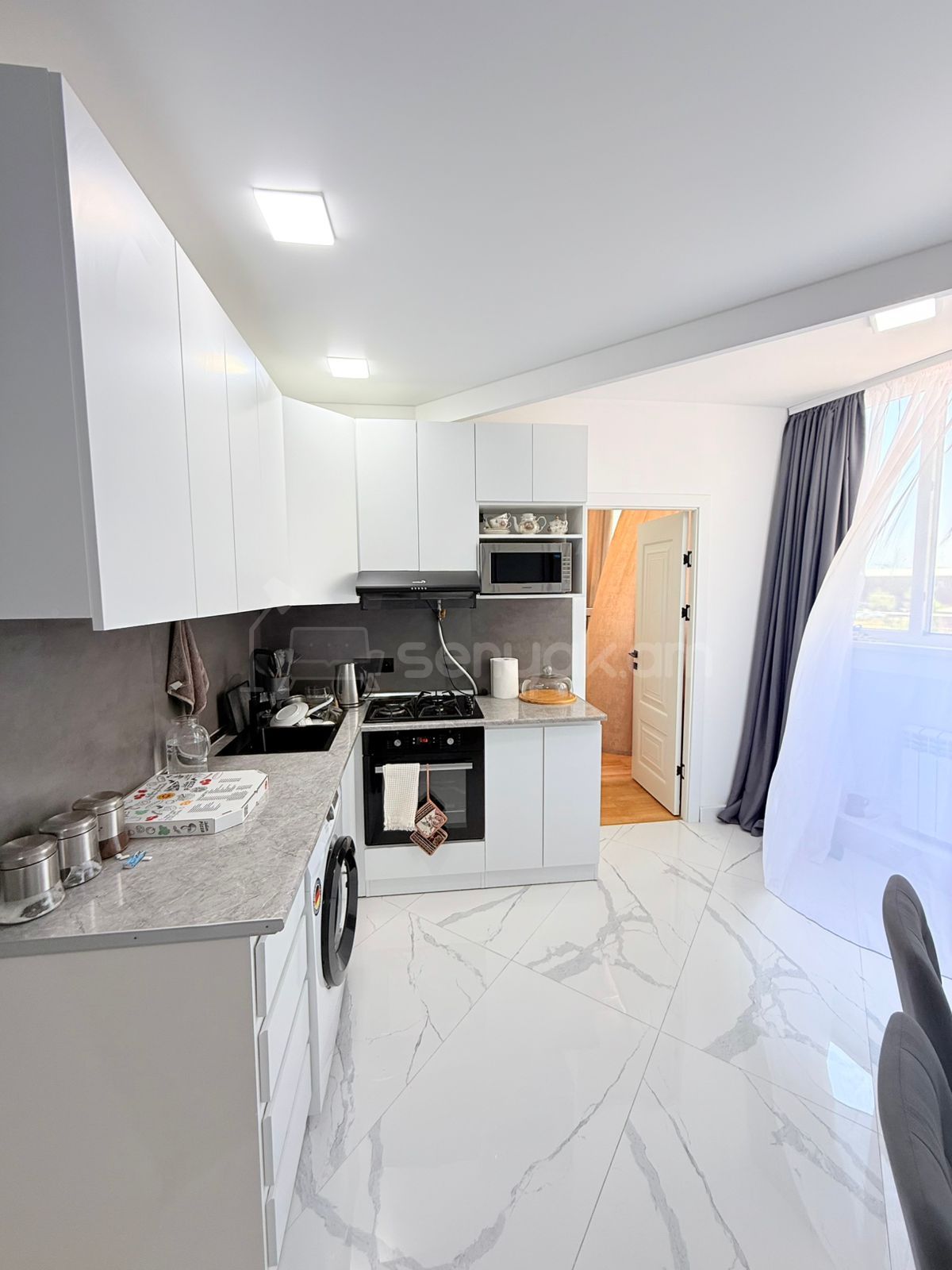 2 Սենյականոց Բնակարան, 45քմ, 4/16 հարկ, Դիզայներական Վերանորոգված, Կահավորված, Արևկող