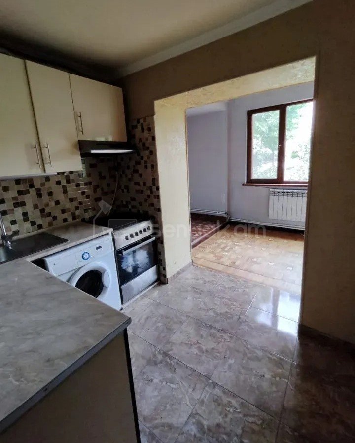 3 Սենյականոց Բնակարան Քարե Շենքում, 75քմ, 2/5 հարկ, Կոսմետիկ Վերանորոգված