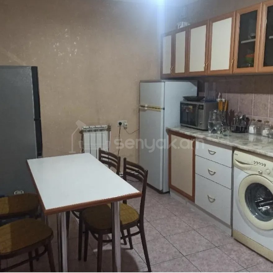 3 Սենյականոց Բնակարան Քարե Շենքում, 78քմ, 1/1 հարկ, Նորմալ Վիճակում, Կահավորված