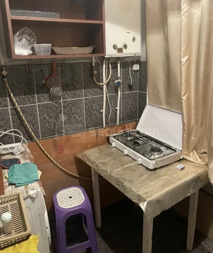 1 Սենյականոց Բնակարան Քարե Շենքում, 30քմ, 1/1 հարկ, Նորմալ Վիճակում, Կահավորված