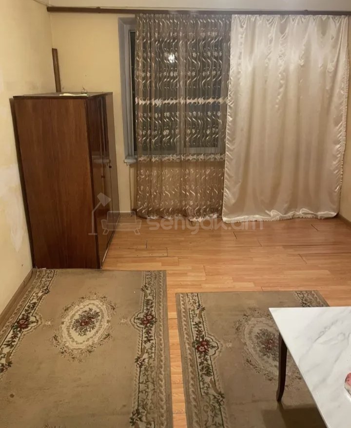 1 Սենյականոց Բնակարան Քարե Շենքում, 30քմ, 1/1 հարկ, Նորմալ Վիճակում, Կահավորված