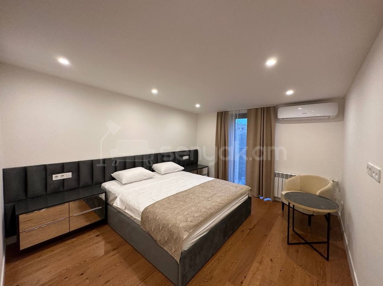 4 Սենյականոց Բնակարան Քարե Շենքում, 145քմ, 5/5 հարկ, Դիզայներական Վերանորոգված