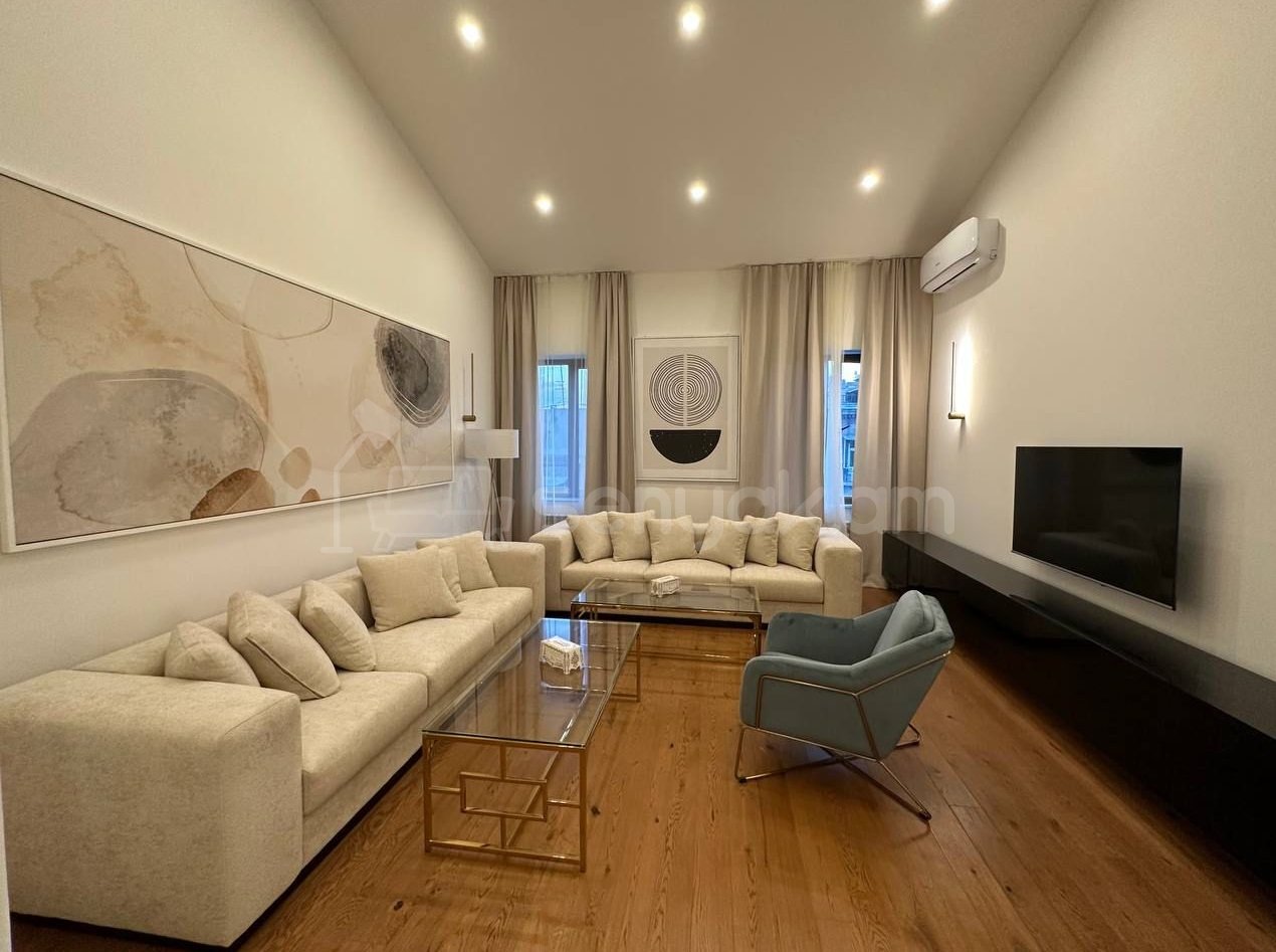 4 Սենյականոց Բնակարան Քարե Շենքում, 145քմ, 5/5 հարկ, Դիզայներական Վերանորոգված