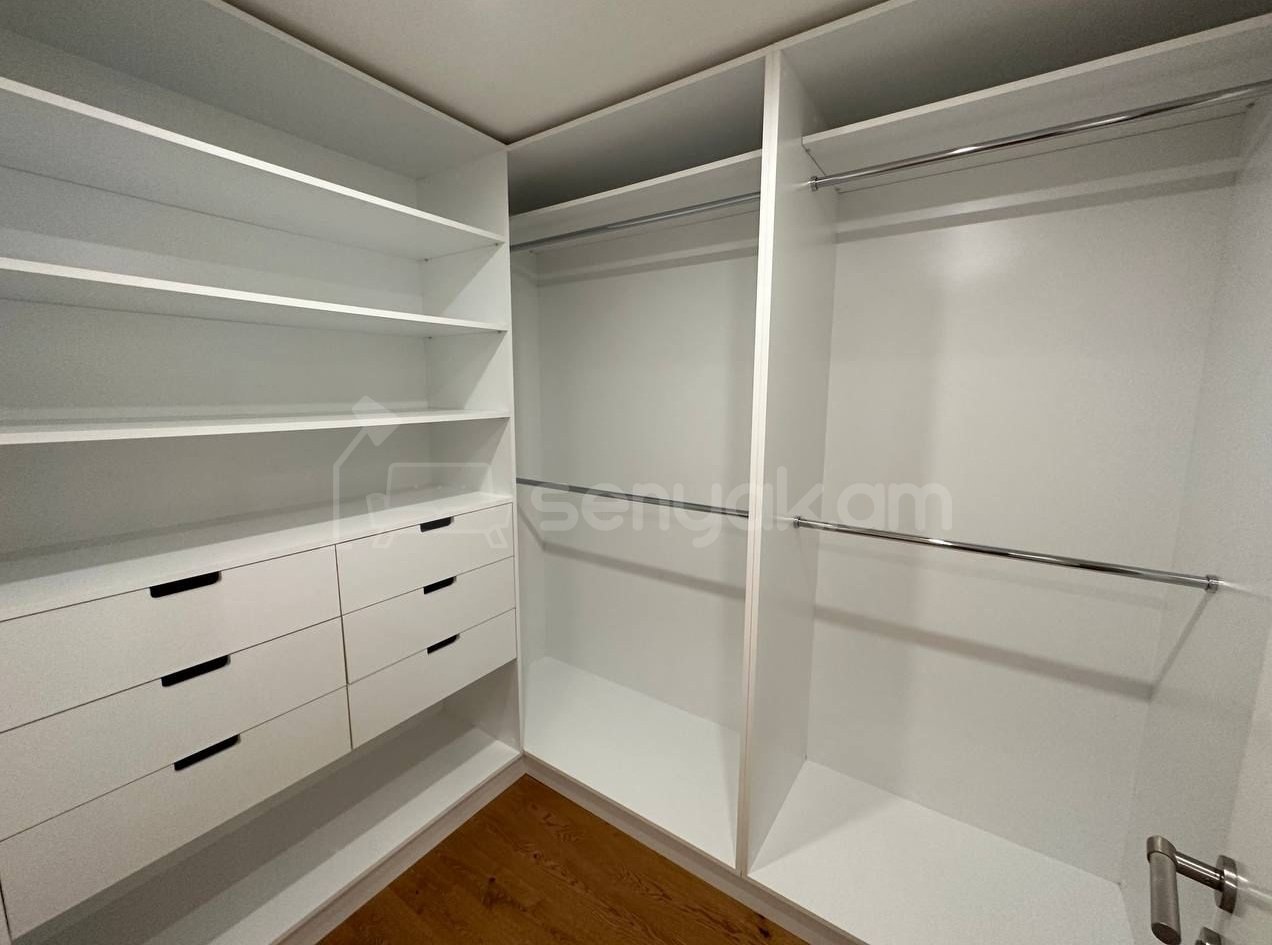 4 Սենյականոց Բնակարան Քարե Շենքում, 145քմ, 5/5 հարկ, Դիզայներական Վերանորոգված