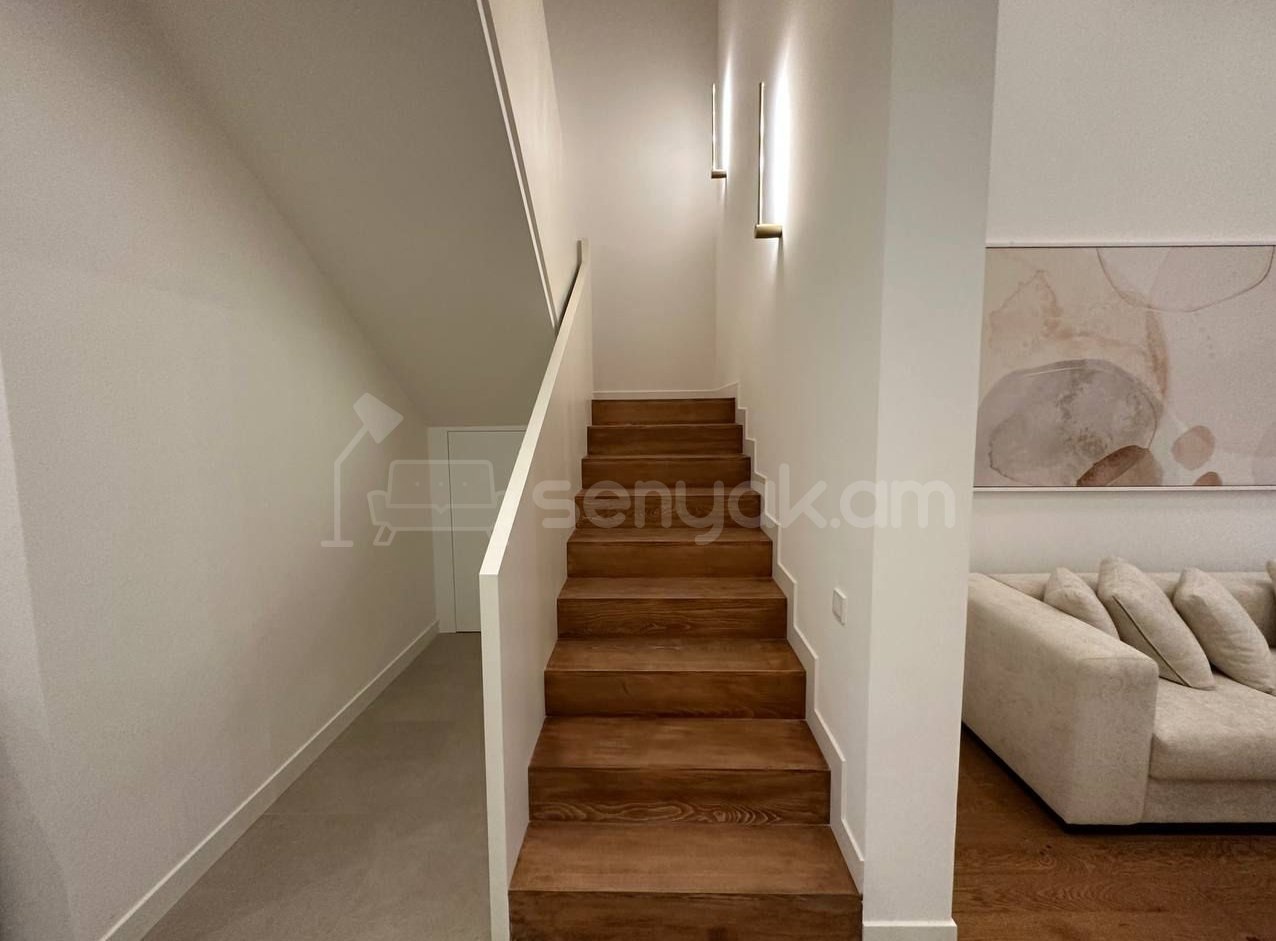 4 Սենյականոց Բնակարան Քարե Շենքում, 145քմ, 5/5 հարկ, Դիզայներական Վերանորոգված