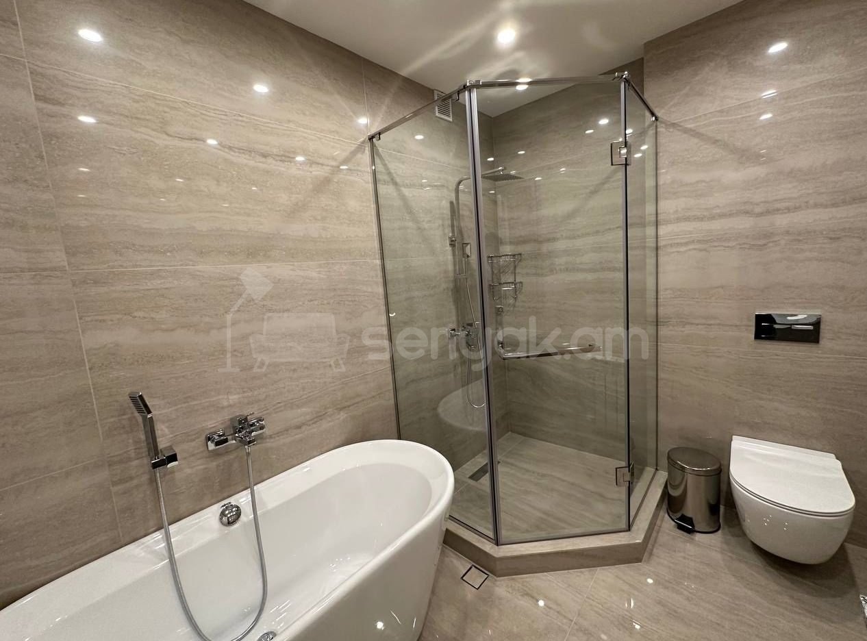 4 Սենյականոց Բնակարան Քարե Շենքում, 145քմ, 5/5 հարկ, Դիզայներական Վերանորոգված