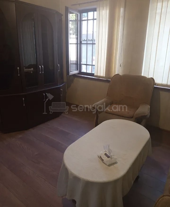 2 Սենյականոց Բնակարան Քարե Շենքում, 52քմ, 3/5 հարկ, Նորմալ Վիճակում, Կահավորված, Արևկող