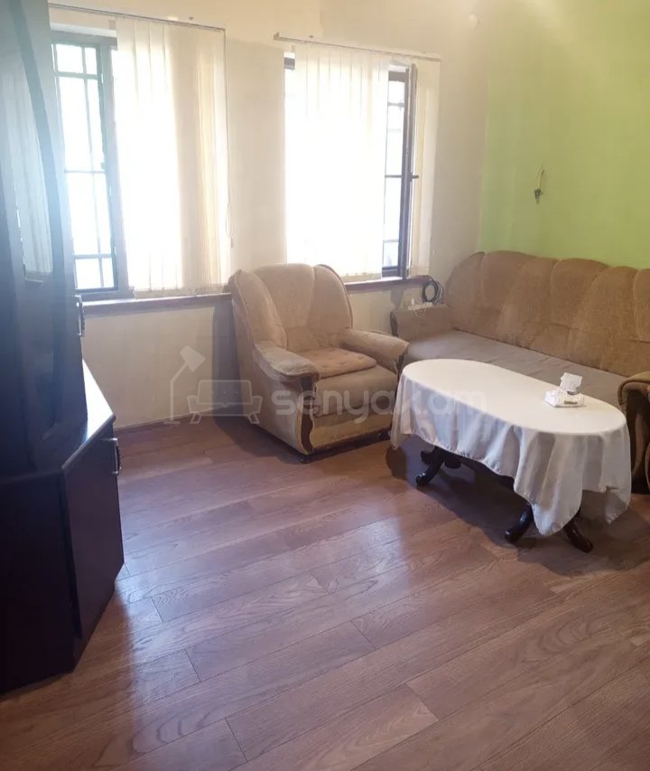 2 Սենյականոց Բնակարան Քարե Շենքում, 52քմ, 3/5 հարկ, Նորմալ Վիճակում, Կահավորված, Արևկող