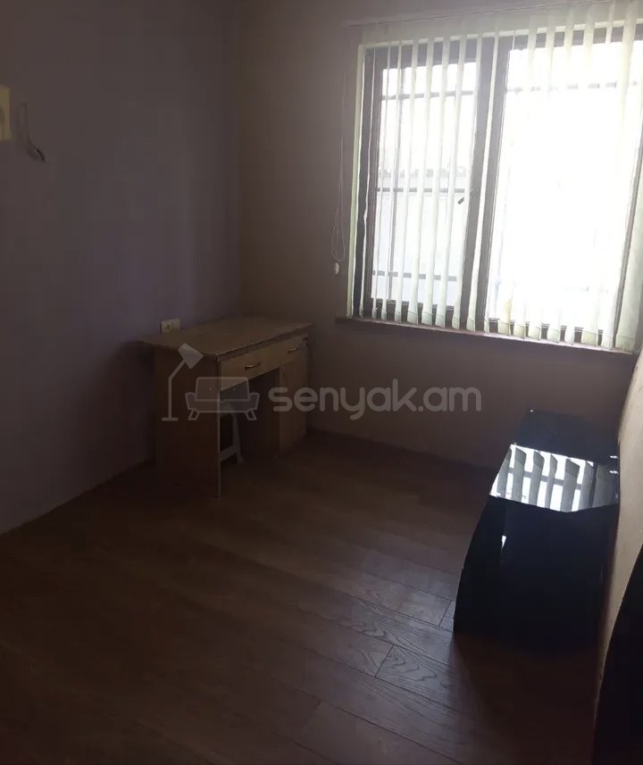 2 Սենյականոց Բնակարան Քարե Շենքում, 52քմ, 3/5 հարկ, Նորմալ Վիճակում, Կահավորված, Արևկող