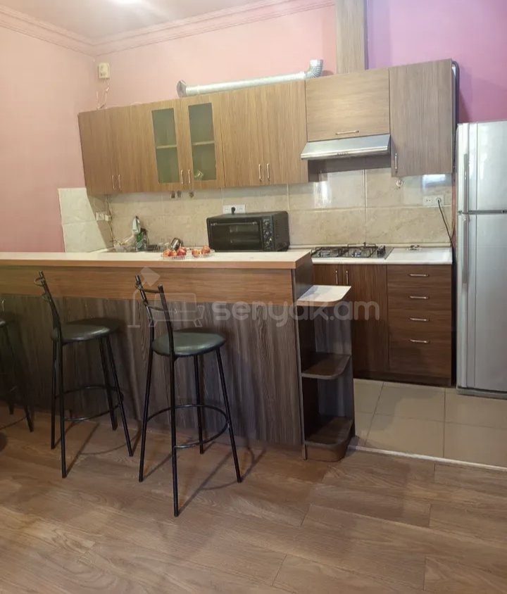 2 Սենյականոց Բնակարան Քարե Շենքում, 52քմ, 3/5 հարկ, Նորմալ Վիճակում, Կահավորված, Արևկող