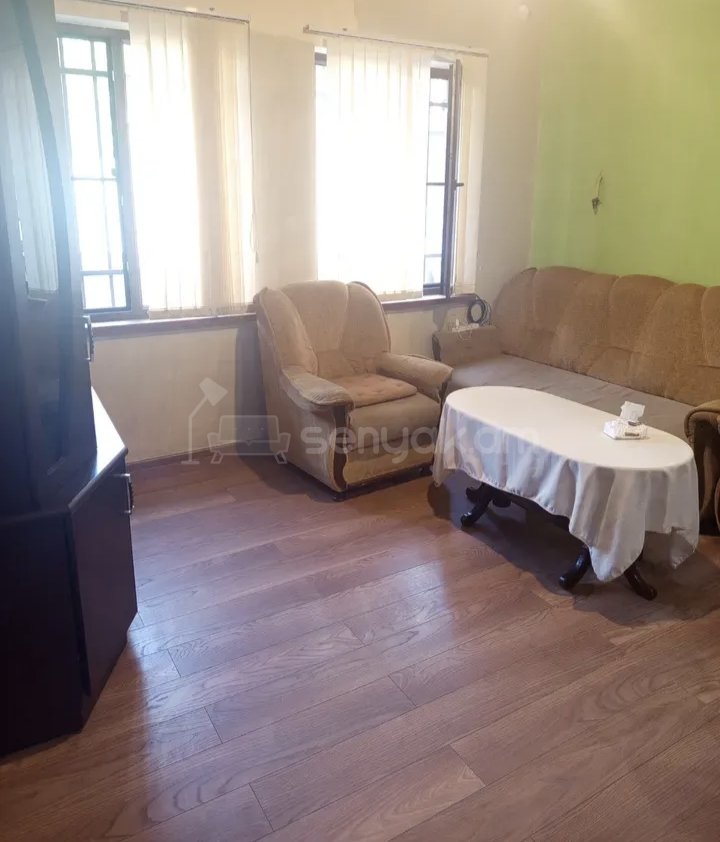 2 Սենյականոց Բնակարան Քարե Շենքում, 52քմ, 3/5 հարկ, Նորմալ Վիճակում, Կահավորված, Արևկող