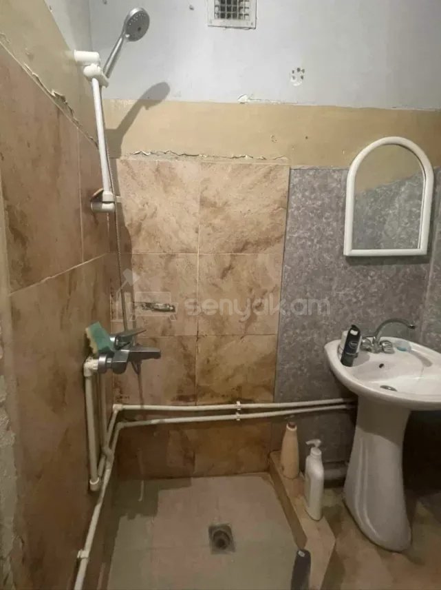 3 Սենյականոց Բնակարան Քարե Շենքում, 68քմ, 3/5 հարկ, Նորմալ Վիճակում, Արևկող