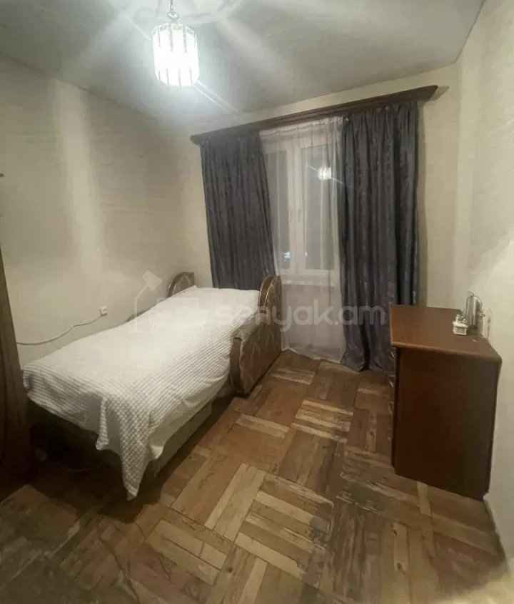 3 Սենյականոց Բնակարան Քարե Շենքում, 68քմ, 3/5 հարկ, Նորմալ Վիճակում, Արևկող