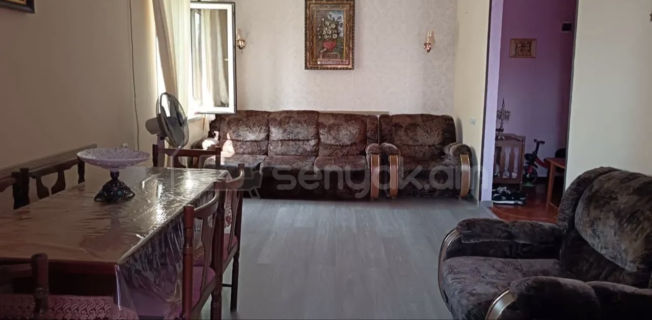 1 Սենյականոց Բնակարան Քարե Շենքում, 44քմ, 2/5 հարկ, Նորմալ Վիճակում, Կահավորված