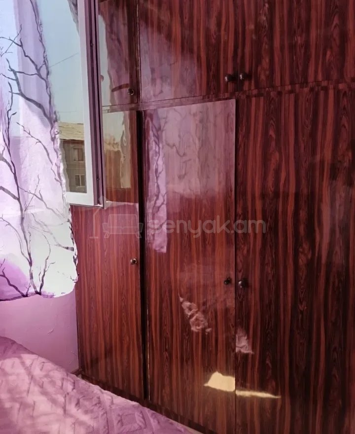 1 Սենյականոց Բնակարան Քարե Շենքում, 44քմ, 2/5 հարկ, Նորմալ Վիճակում, Կահավորված