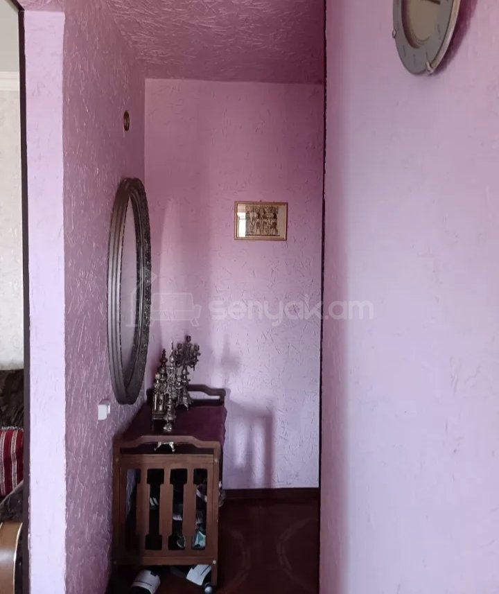 1 Սենյականոց Բնակարան Քարե Շենքում, 44քմ, 2/5 հարկ, Նորմալ Վիճակում, Կահավորված