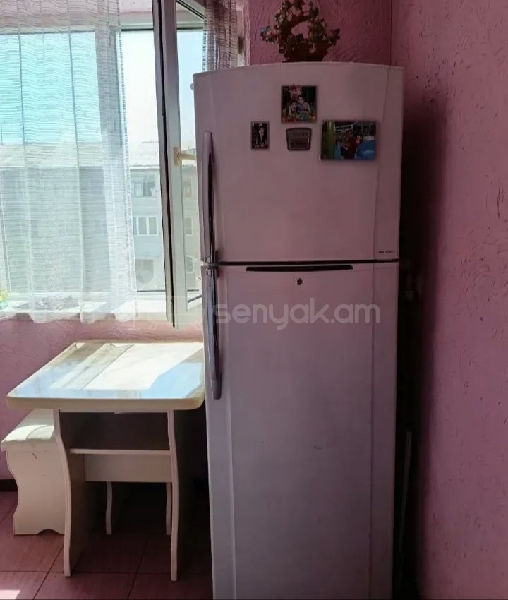 1 Սենյականոց Բնակարան Քարե Շենքում, 44քմ, 2/5 հարկ, Նորմալ Վիճակում, Կահավորված