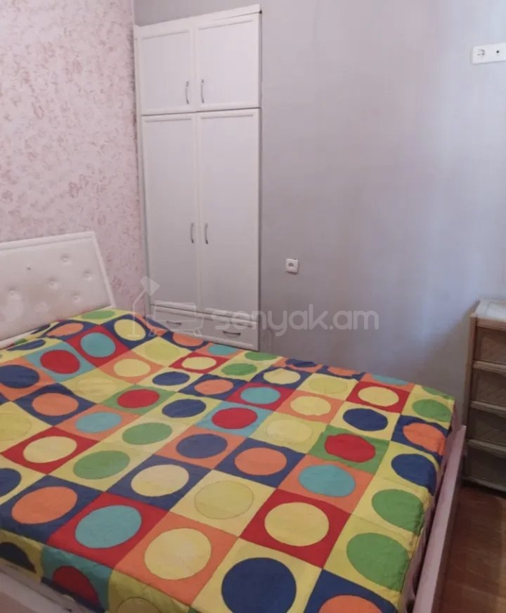 3 Սենյականոց Բնակարան Քարե Շենքում, 65քմ, 1/4 հարկ, Կապիտալ Վերանորոգված, Կահավորված