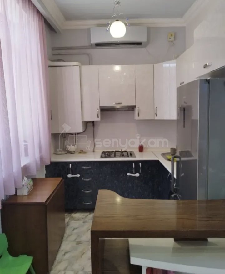 3 Սենյականոց Բնակարան Քարե Շենքում, 65քմ, 1/4 հարկ, Կապիտալ Վերանորոգված, Կահավորված