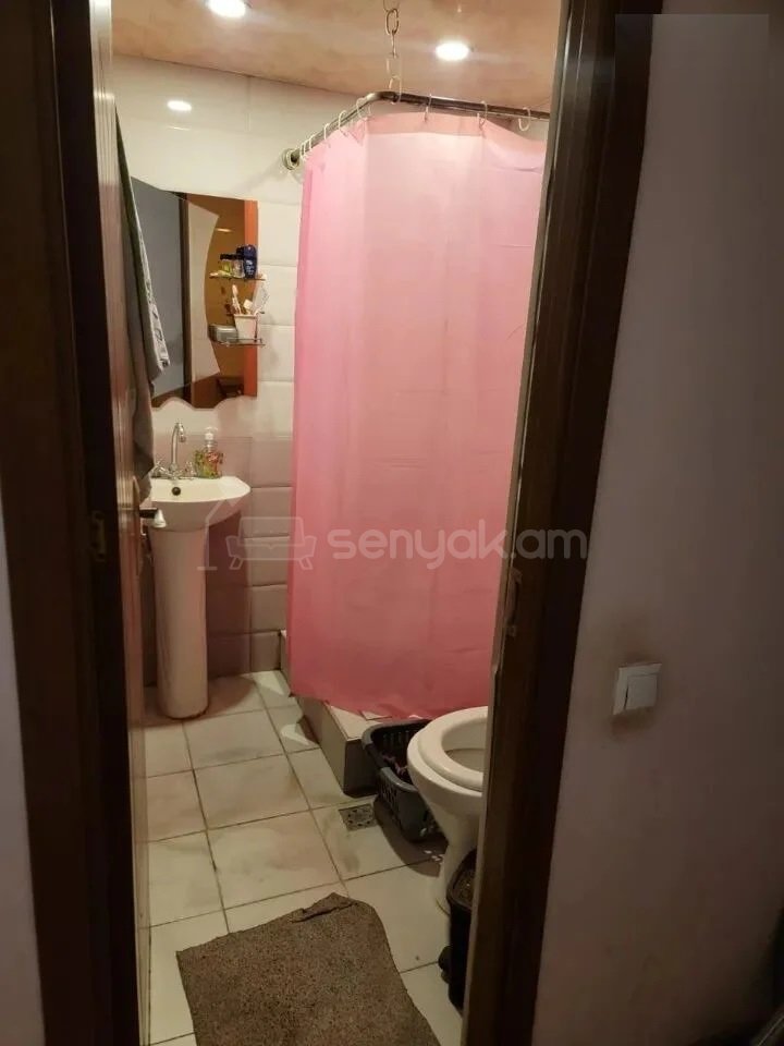 1 Սենյականոց Բնակարան Քարե Շենքում, 33քմ, 1/5 հարկ, Նորմալ Վիճակում