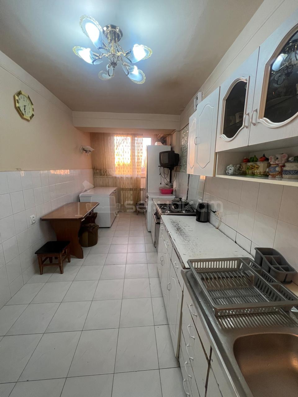 3 Սենյականոց Բնակարան, 78քմ, 2/9 հարկ, Նորմալ Վիճակում