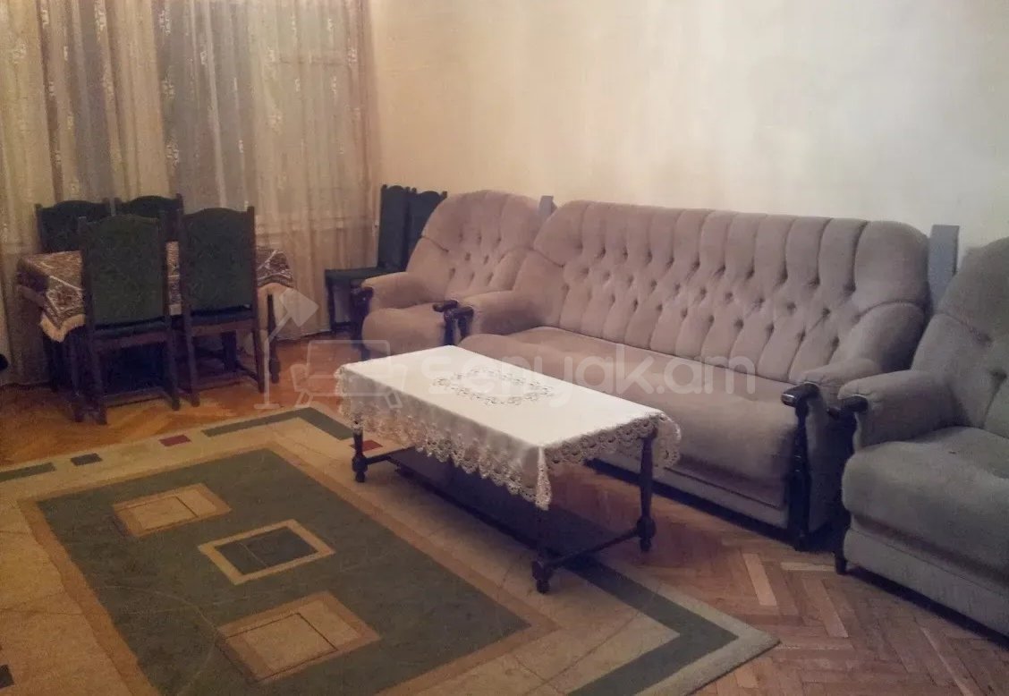 2 Սենյականոց Բնակարան Քարե Շենքում, 70քմ, 5/5 հարկ, Նորմալ Վիճակում, Կահավորված