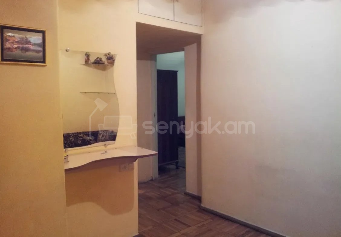 2 Սենյականոց Բնակարան Քարե Շենքում, 70քմ, 5/5 հարկ, Նորմալ Վիճակում, Կահավորված