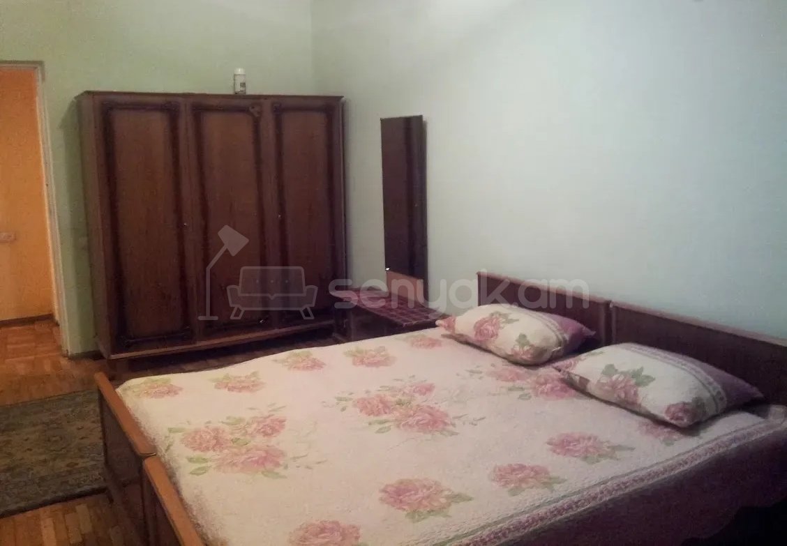 2 Սենյականոց Բնակարան Քարե Շենքում, 70քմ, 5/5 հարկ, Նորմալ Վիճակում, Կահավորված